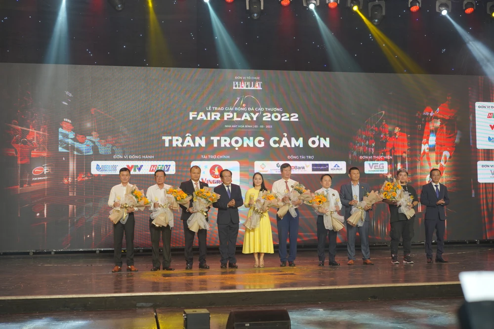 Tri ân nhà tài trợ.