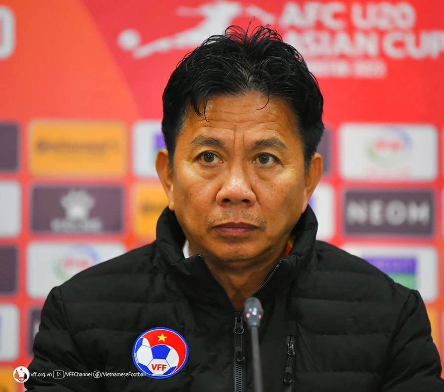 HLV Hoàng Anh Tuấn của U-20 Việt Nam trong buổi họp báo. ẢNH: VFF