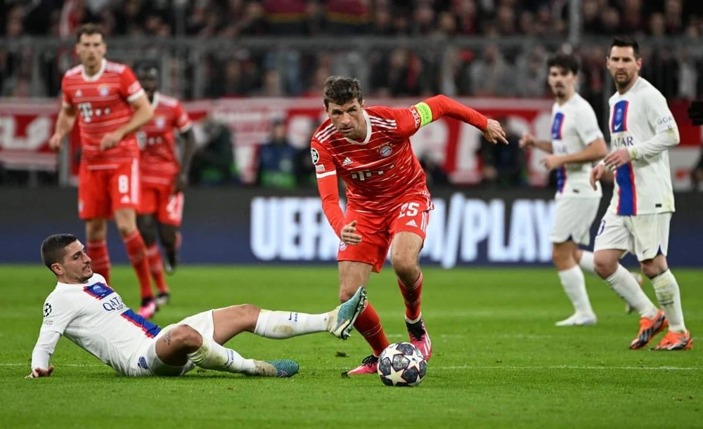 Sai lầm của Verratti dẫn đến bàn thua của PSG sau khi bị Goretzka và Muller cướp bóng. Ảnh: Getty