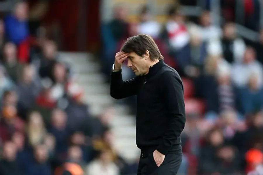 Antonio Conte dường như đang ở tận cùng sự bất lực ở Tottenham. ẢNH: TOTTENHAM