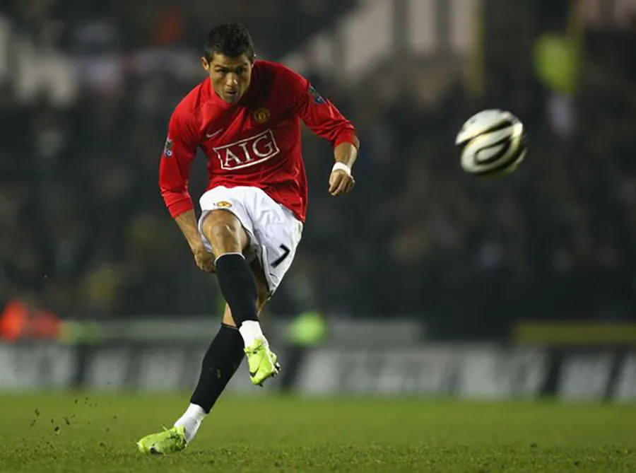 Ronaldo từng ghi rất nhiều bàn thắng tuyệt đẹp từ những cú sút phạt trực tiếp tại MU. ẢNH: GETTY Ronaldo từng ghi rất nhiều bàn thắng tuyệt đẹp từ những cú sút phạt trực tiếp tại MU. ẢNH: GETTY