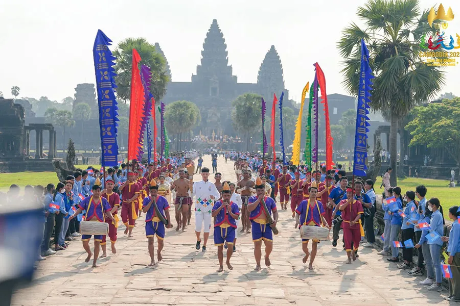 Ngọn đuốc lên đường... ra nước ngoài ở chặng đầu tiên là đến Hà Nội.