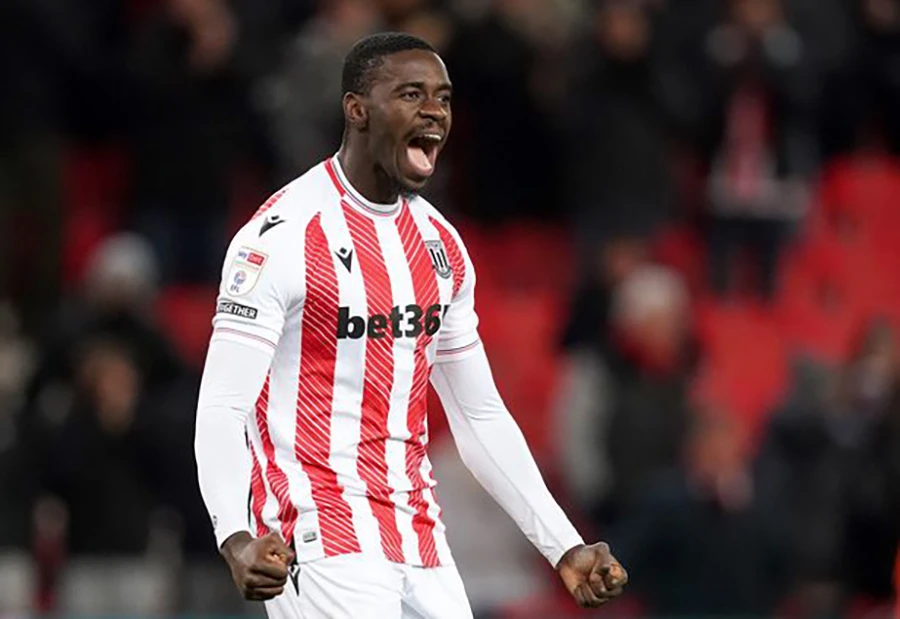 Tuanzebe chờ đợi cơ hội trở lại MU sau khi hết hạn thi đấu cho Stoke dưới dạng cho mượn. ẢNH: PA