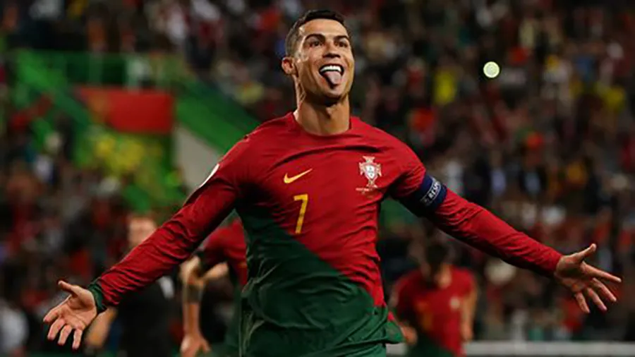 Ronaldo vừa ghi 4 bàn trong 2 trận cho tuyển Bồ Đào Nha ở vòng loại Euro 2024. ẢNH: GETTY