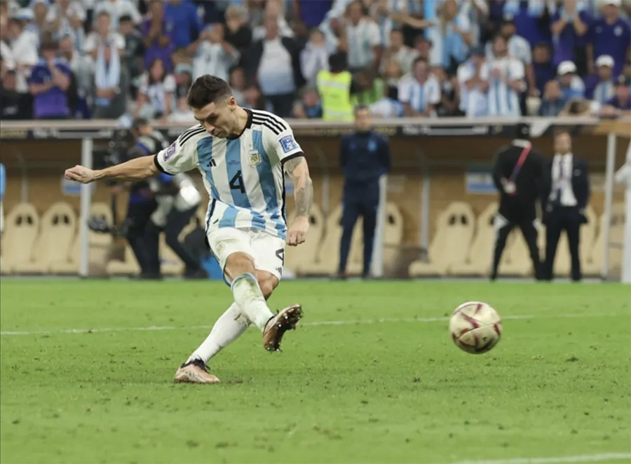 Montiel là người hùng của Argentina trong các loạt sút luân lưu tại World Cup 2022 trước Hà Lan ở tứ kết và Pháp ở chung kết. ẢNH: SUN SPORTS Montiel là người hùng của Argentina trong các loạt sút luân lưu tại World Cup 2022 trước Hà Lan ở tứ kết và Pháp ở chung kết. ẢNH: SUN SPORTS