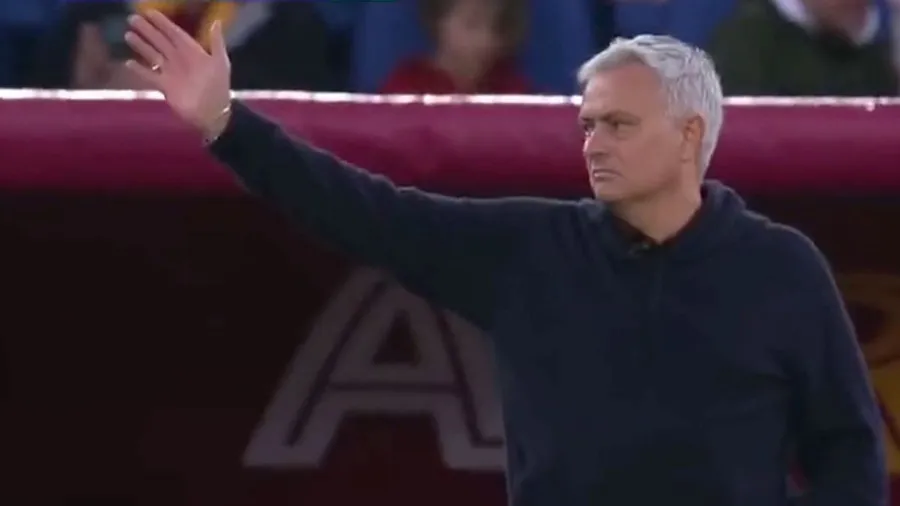 Mourinho đang dẫn dắt AS Roma nhưng nhận được lời đề nghị với mức lương 100 triệu bảng Anh ở Saudi Arabia. ẢNH: GETTY Mourinho đang dẫn dắt AS Roma nhưng nhận được lời đề nghị với mức lương 100 triệu bảng Anh ở Saudi Arabia. ẢNH: GETTY