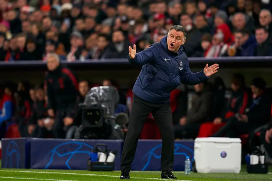 HLV Christophe Galtier kêu gọi các cầu thủ PSG phản ứng mạnh mẽ sau thất bại. ẢNH: GETTY