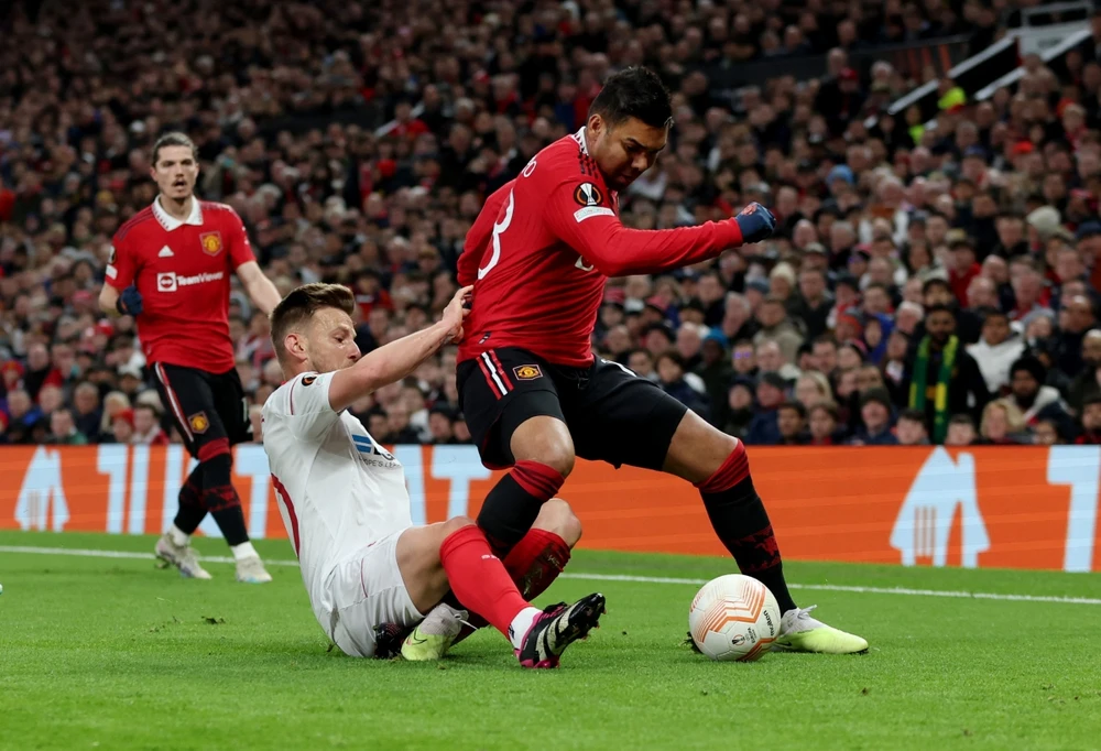 Casemiro trở lại giúp tuyến giữa MU thi đấu ổn định hơn. Ảnh: Reuters