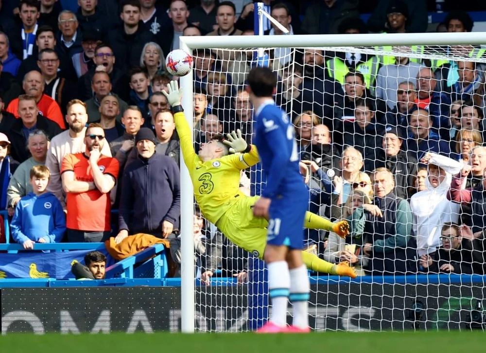 Thủ thành Kepa thi đấu xuất sắc nhưng không thể giúp Chelsea bảo vệ được thành quả. Ảnh: Reuters