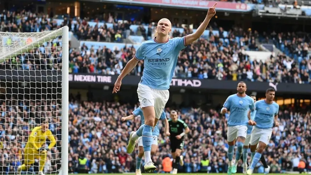 Erling Haaland có cú đúp bàn thắng để nâng thành tích ghi bàn của mình tại Premier League lên 32 bàn. Ảnh: Getty