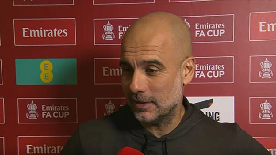 Pep Guardiola cho biết Mahrez luôn gắt gỏng với ông vì không được thi đấu. ẢNH: MIRROR