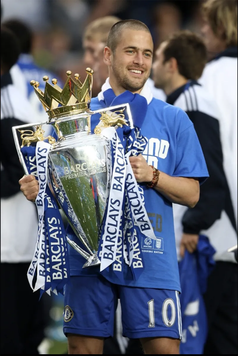 Joe Cole giành rất nhiều danh hiệu tại Chelsea, bao gồm Premier League. ẢNH: PA