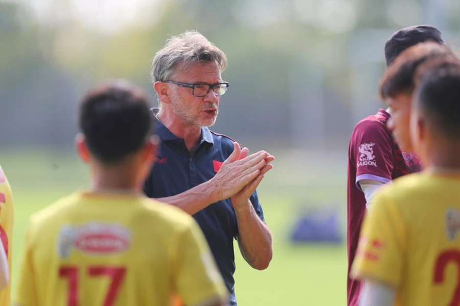 HLV Troussier mong muốn tìm chiến thắng đầu tiên khi dẫn dắt bóng đá Việt Nam. ẢNH: ANH DUY HLV Troussier mong muốn tìm chiến thắng đầu tiên khi dẫn dắt bóng đá Việt Nam. ẢNH: ANH DUY