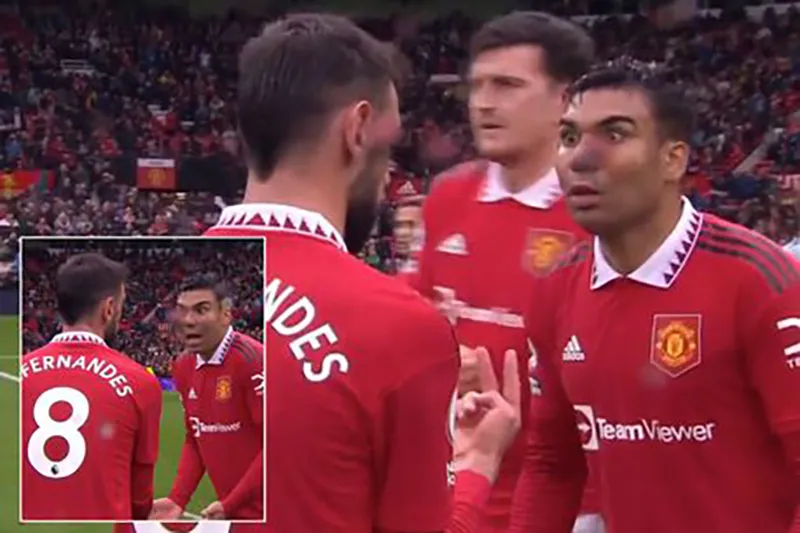 Casemiro và Bruno Fernandes lời qua tiếng lại sau trận đấu. ẢNH: DAILY STAR