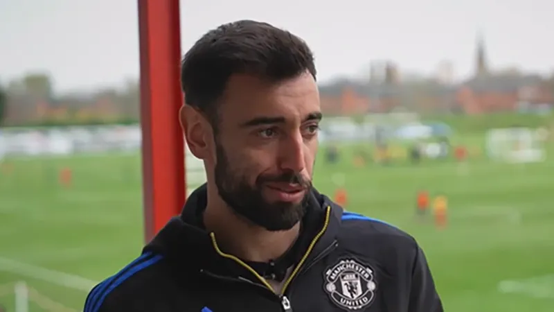 Bruno Fernandes cho rằng việc các fan Aston Villa la ó anh là điều bình thường trong bóng đá. ẢNH: MIRROR