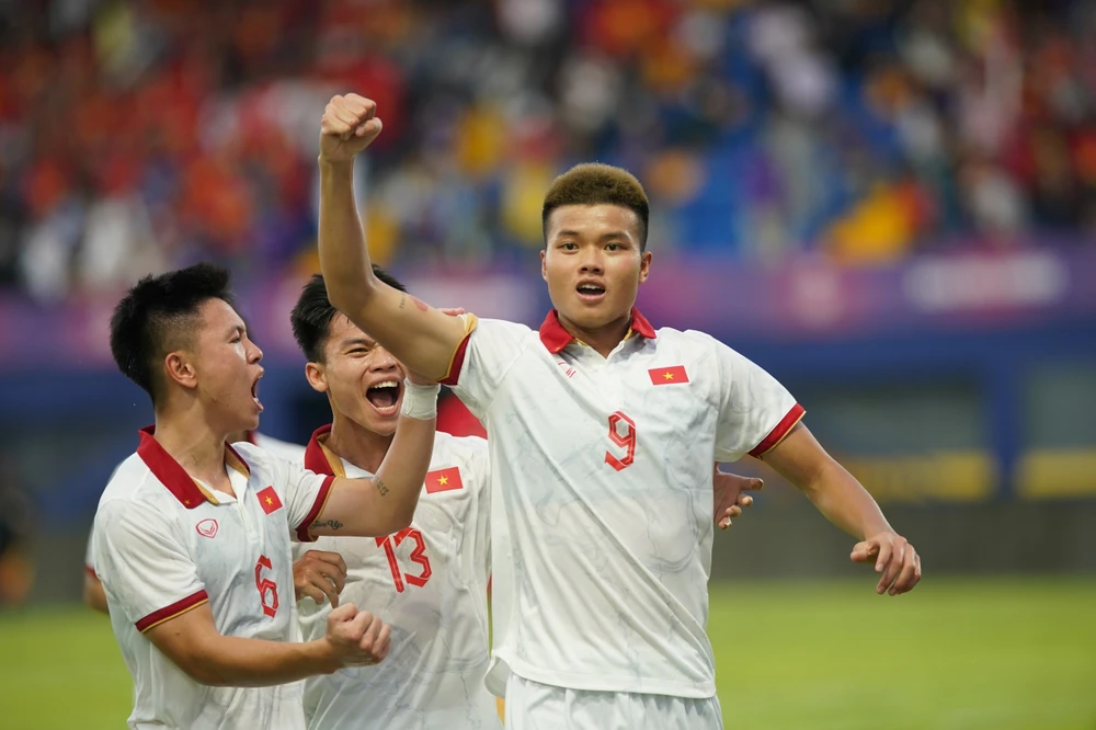 Hạ gục Singapore, U-22 Việt Nam dẫn đầu bảng B SEA Games 32 ảnh 21