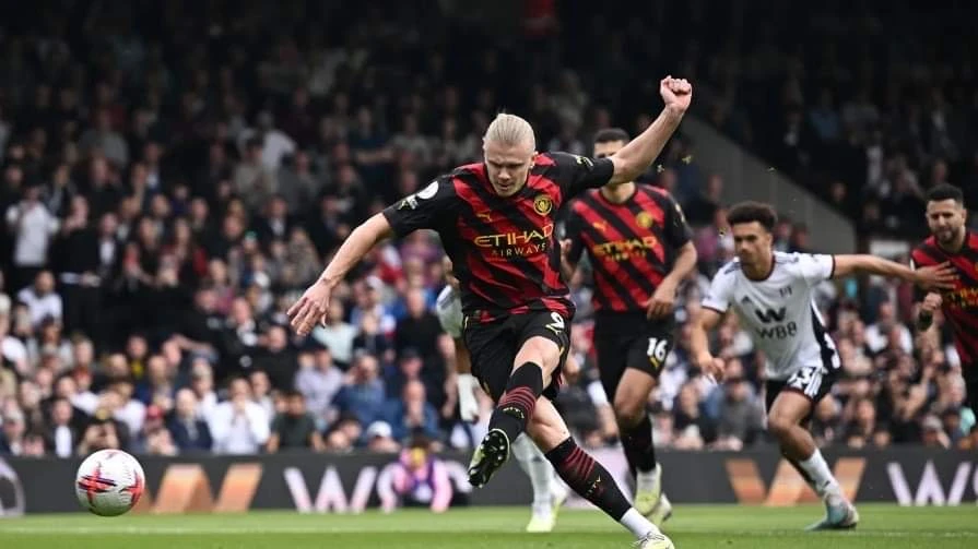 Erling Haaland tiếp tục nổ súng và nâng thành tích ghi bàn của mình tại Premier League lên 34 bàn. Ảnh: Getty