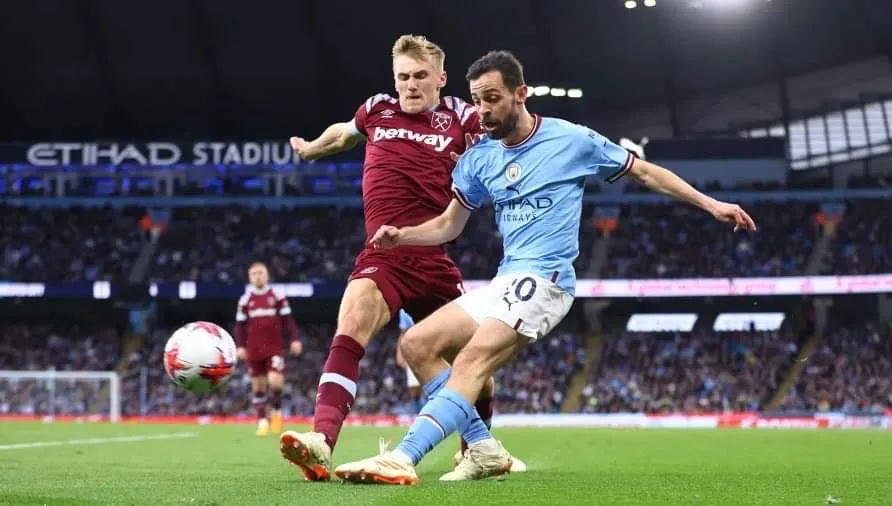 Man City dễ dàng đòi lại ngôi đầu bảng từ tay Arsenal sau khi thắng West Ham. Ảnh: Getty Man City dễ dàng đòi lại ngôi đầu bảng từ tay Arsenal sau khi thắng West Ham. Ảnh: Getty