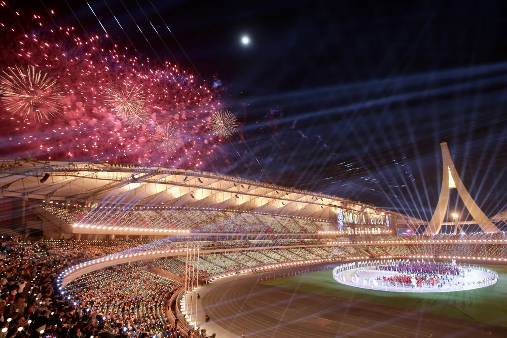 Pháo hoa sáng rực bầu trời đánh dấu khai mạc SEA Games 32.