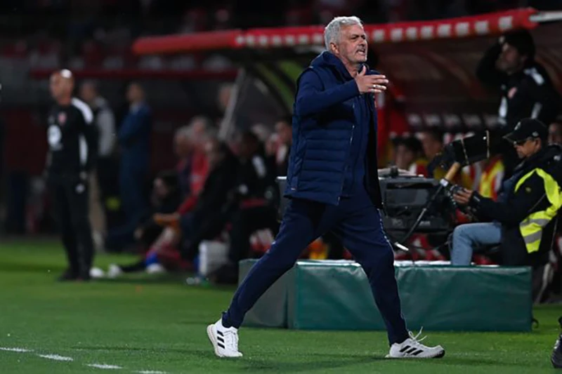 Mourinho chỉ trích trọng tài bằng những từ ngữ cay nghiệt. ẢNH: GETTY