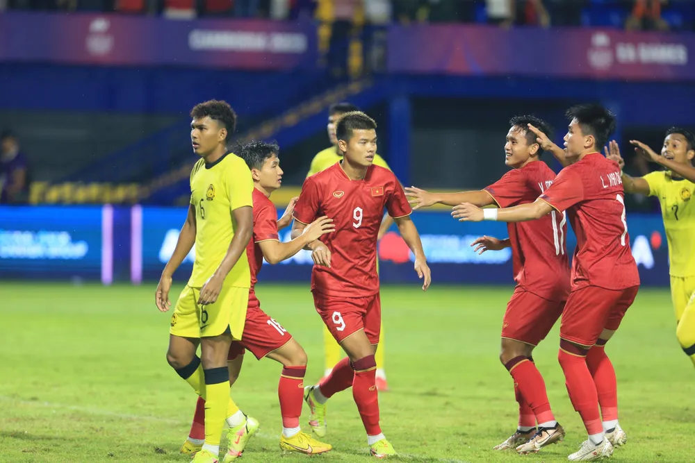 Việt Nam và Thái Lan vào bán kết SEA Games 32 ảnh 13