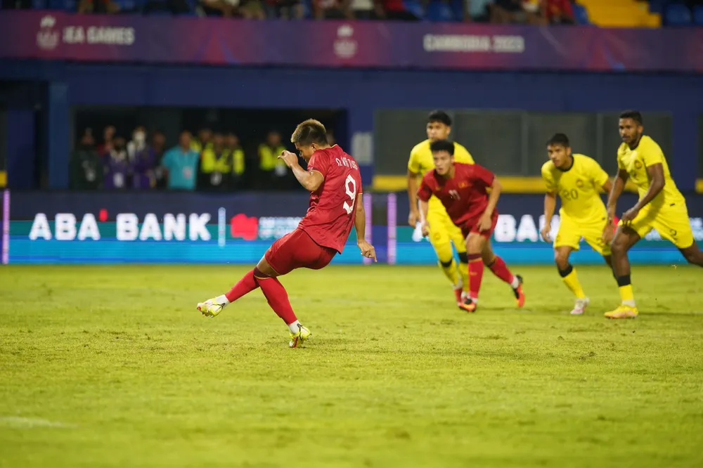 Việt Nam và Thái Lan vào bán kết SEA Games 32 ảnh 9