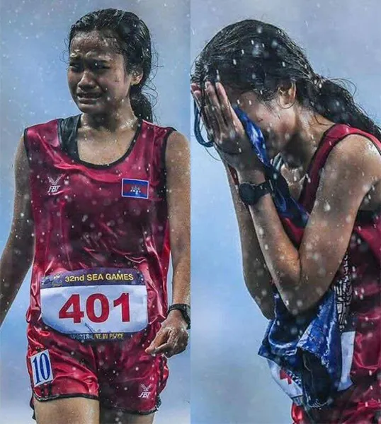 Cô gái người Khmer Bou Samnang hạnh phúc khóc sau khi chinh phục 5.000 m với một tinh thần thi đấu ngoan cường đốn tim hàng triệu người. Ảnh: KHMER TIMES