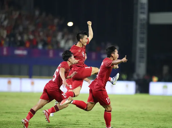 Việt Nam có bàn gỡ hòa trước Thái Lan. ẢNH: ANH PHƯƠNG Việt Nam có bàn gỡ hòa trước Thái Lan. ẢNH: ANH PHƯƠNG