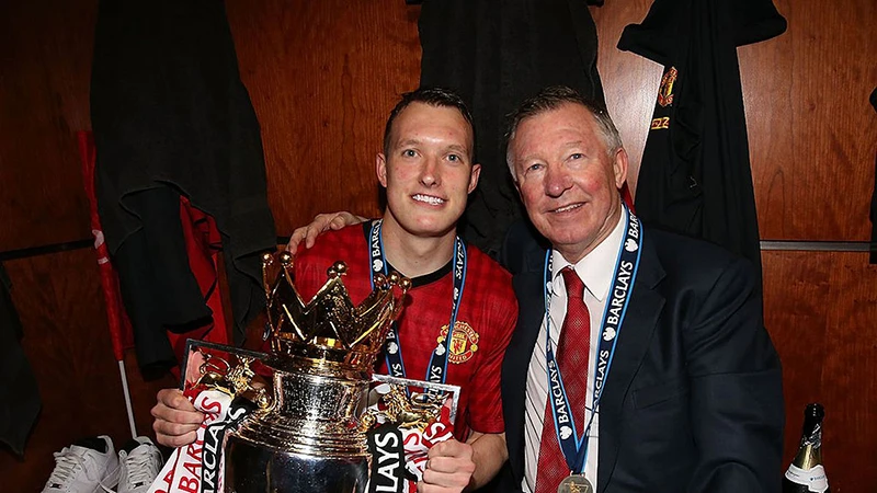 Phil Jones giành Premier League dưới thời Sir Alex Ferguson. ẢNH: GETTY