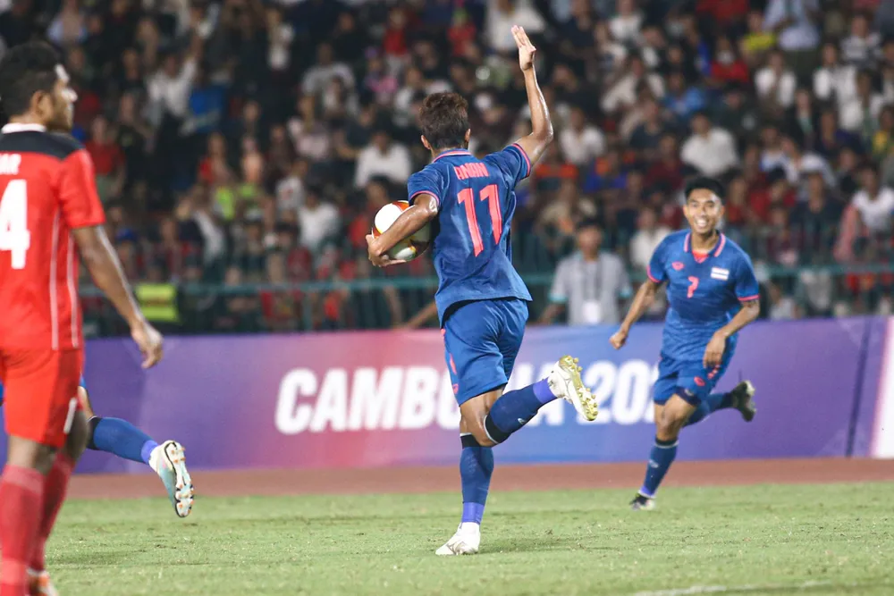 Thái Lan chơi quả cảm gỡ hòa 2-2. ẢNH: ANH PHƯƠNG
