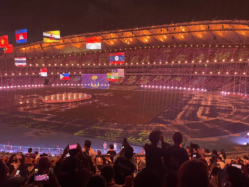 Hình ảnh lễ bế mạc SEA Games 32 lung linh giữa trời đêm.