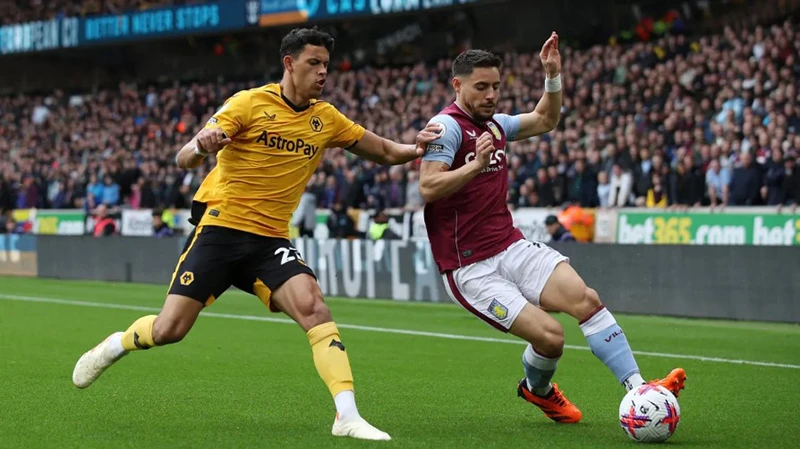 Aston Villa sẽ có chuyến hành quân đầy khó khăn trên sân Anfield. Ảnh: Getty