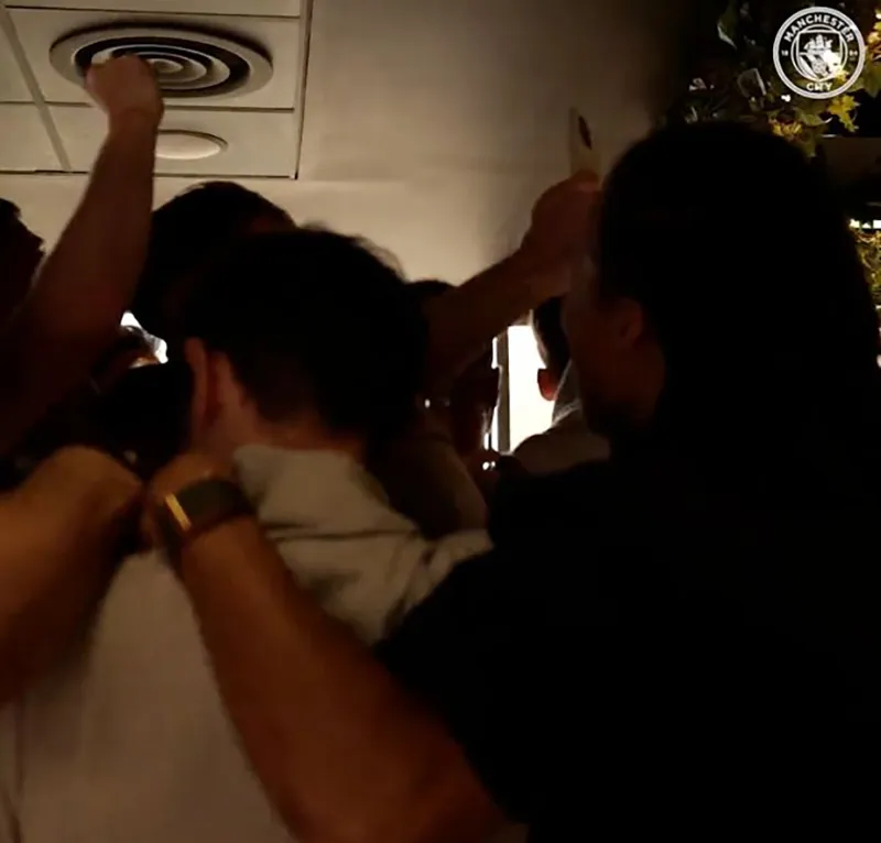 Màn ăn mừng của Man City bắt đầu ngay sau khi trận đấu của Arsenal kết thúc. ẢNH: MAN CITY