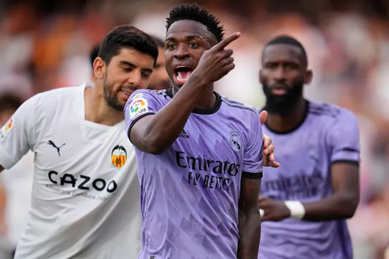 Vinicius không giữ nổi bình tĩnh và phải nhận thẻ đỏ vào cuối trận. ẢNH: GETTY