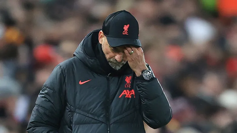 Jurgen Klopp "buông cờ trắng" sau trận Liverpool hòa Aston Villa 1-1. ẢNH: GETTY Jurgen Klopp "buông cờ trắng" sau trận Liverpool hòa Aston Villa 1-1. ẢNH: GETTY