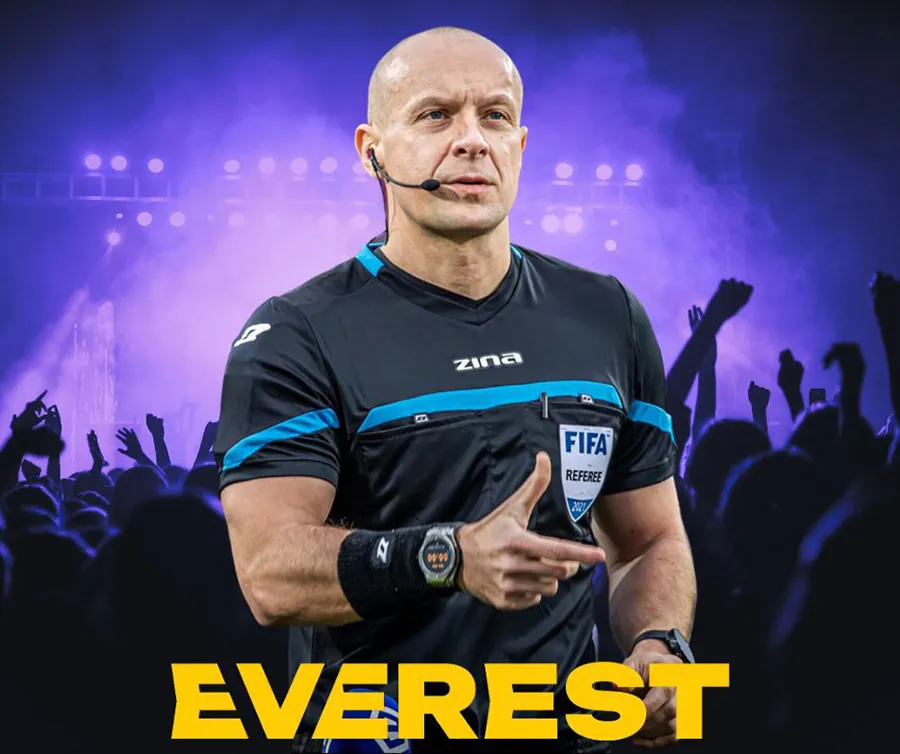 Szymon Marciniak tham gia vào &quot;sự kiện Everest&quot; khiến ông bị điều tra. ẢNH: NEVERAGAIN
