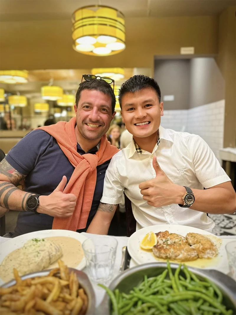 Quang Hải và người đại diện Michele Donato Fersini. ẢNH: FACEBOOK QUANG HẢI