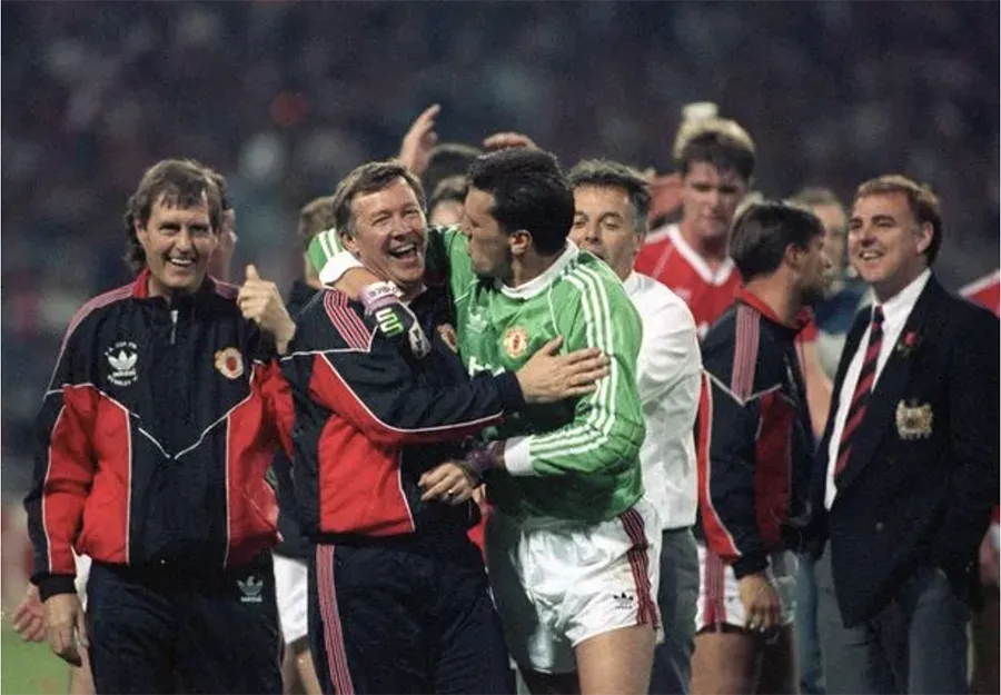 Nếu không có chiếc cúp FA 1990, Sir Alex đã bị MU sa thải. ẢNH: GETTY