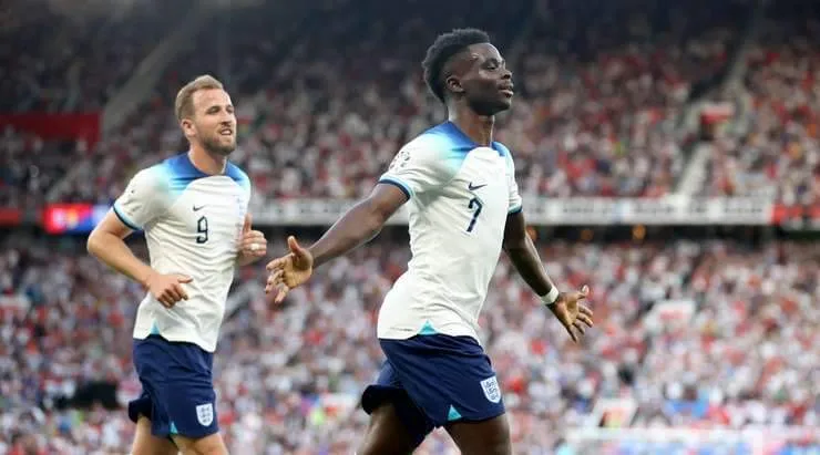 Bukayo Saka có trận đấu chói sáng khi lập hat-trick giúp tuyển Anh hủy diệt Bắc Macedonia 7-0.