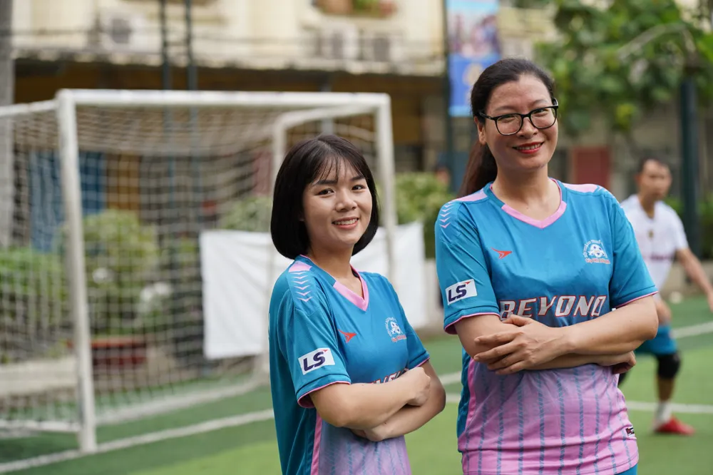 Hai ứng viên giải Miss trong đội hình báo Pháp Luật TP.HCM.