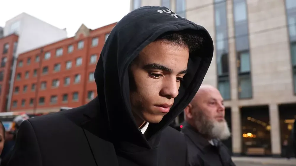 Mason Greenwood không hoạt động bóng đá trong suốt hơn 1 năm qua nhưng vẫn kiếm được tiền, ngoài mức lương nhận được từ MU. ẢNH: PA Mason Greenwood không hoạt động bóng đá trong suốt hơn 1 năm qua nhưng vẫn kiếm được tiền, ngoài mức lương nhận được từ MU. ẢNH: PA