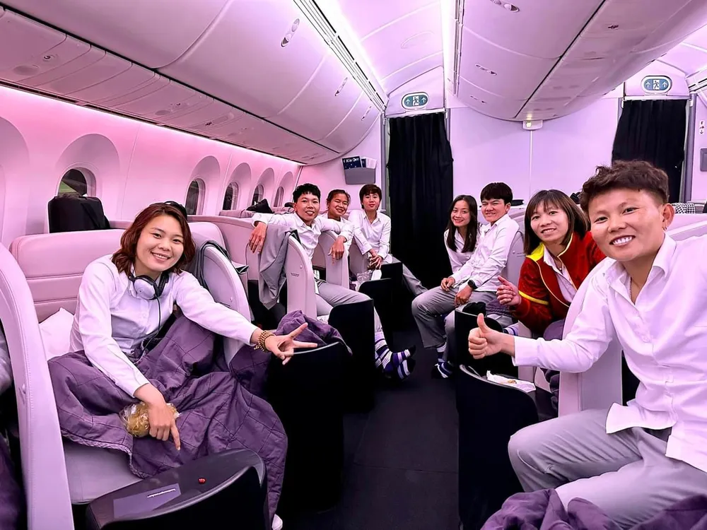 Tuyển nữ Việt Nam trên chặng bay thứ hai. ẢNH: VFF