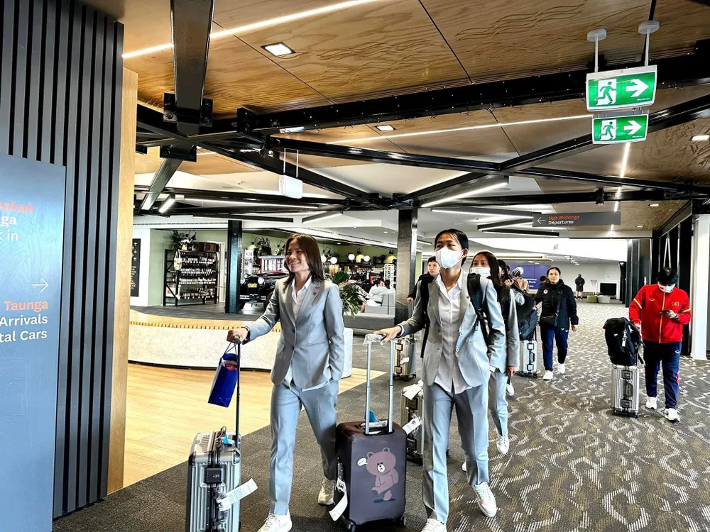 Tuyển nữ Việt Nam đặt chân đến New Zealand. ẢNH: VFF