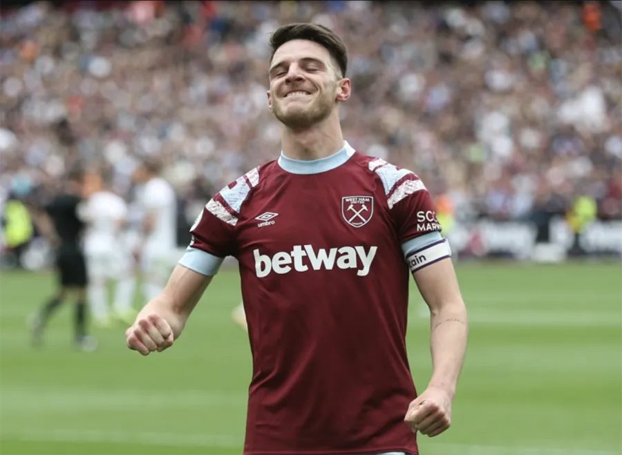 Declan Rice sẽ rời West Ham gia nhập Arsenal chứ không "quay xe" đến MU. ẢNH: GETTY Declan Rice sẽ rời West Ham gia nhập Arsenal chứ không "quay xe" đến MU. ẢNH: GETTY