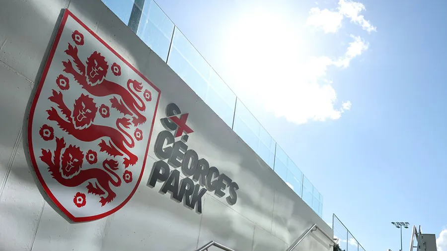 LĐBĐ ANH vừa phạt Wolves 100.000 bảng Anh vì để các CĐV nhà có hành vi phân biệt người đồng tính. ẢNH: FA