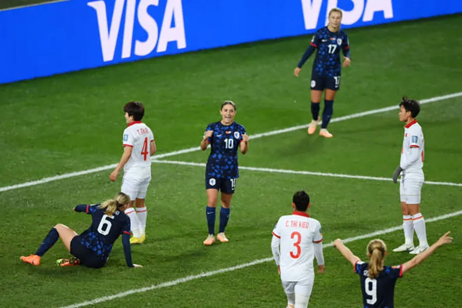 Hà Lan dễ dàng có 5 bàn thắng vào lưới Việt Nam. ẢNH: GETTY Hà Lan dễ dàng có 5 bàn thắng vào lưới Việt Nam. ẢNH: GETTY