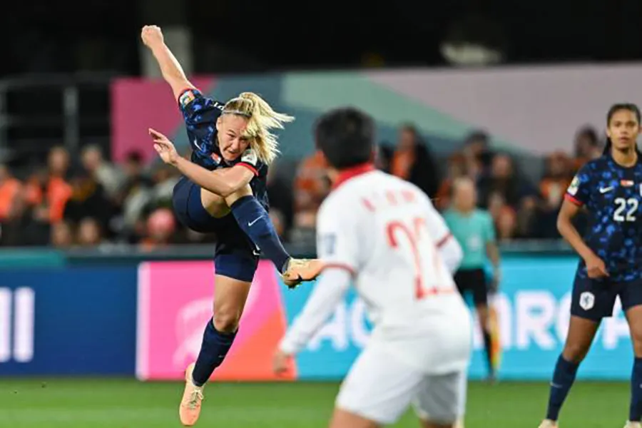 Hà Lan tung hàng chục cú dứt điểm về phía khung thành Việt Nam. ẢNH: GETTY Hà Lan tung hàng chục cú dứt điểm về phía khung thành Việt Nam. ẢNH: GETTY