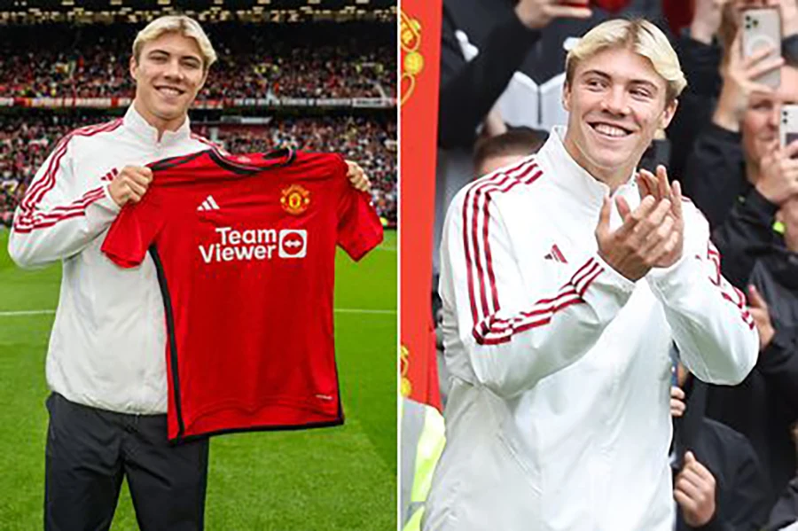 Rasmus Hojlund ra mắt các CĐV nhà trên sân Old Trafford vào đêm qua 5-8. ẢNH: DAILY STAR