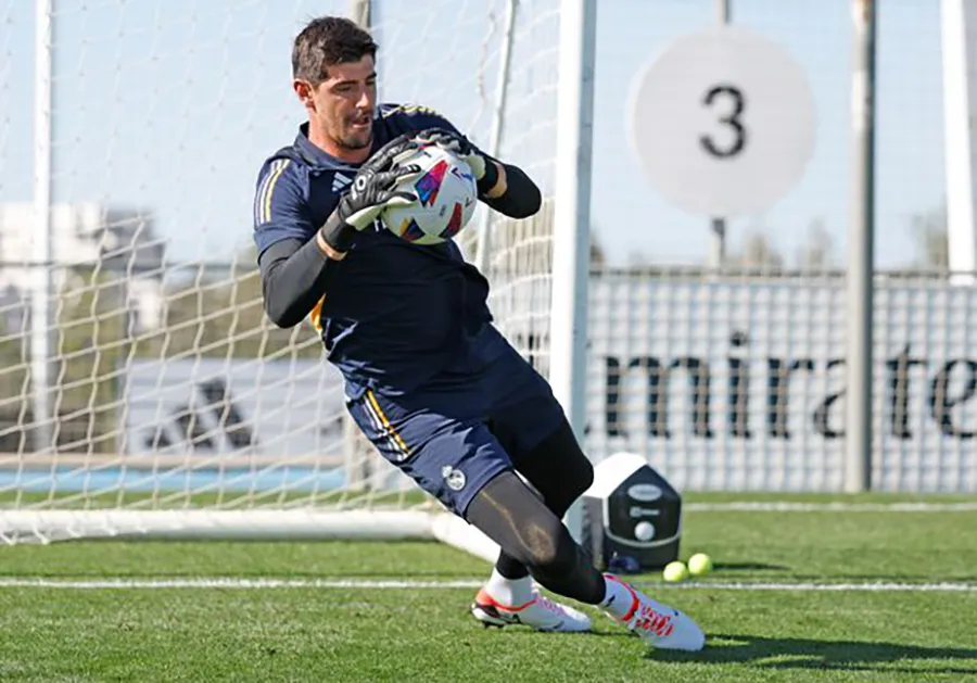 Courtois dính chấn thương rất nặng trong lúc tập luyện, buộc Real Madrid phải tìm thủ môn mới. ẢNH: GETTY