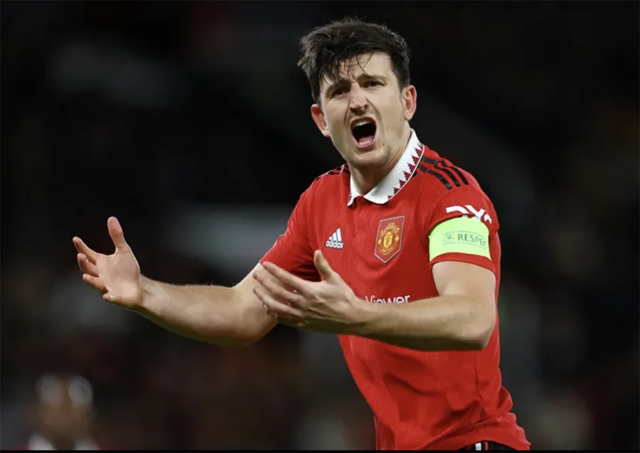 Maguire đã bị Ten Hag tước băng đội trưởng MU. ẢNH: REUTERS